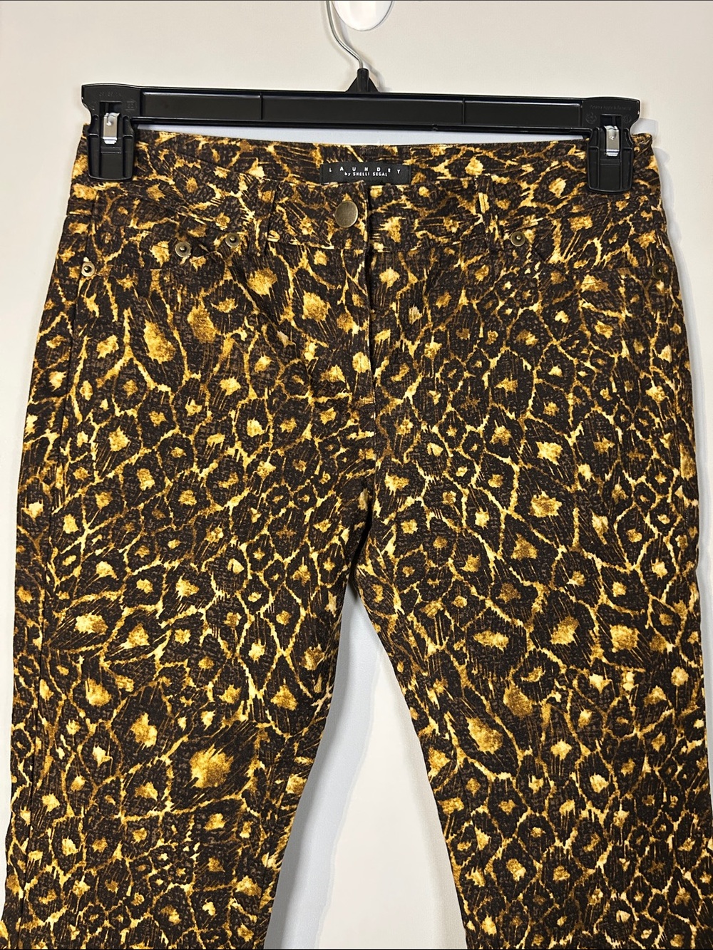 Laundry by Shelli Segal Women’s Leopard Print Flared Jeans size 2 bold, edgy - Picture 4 of 10